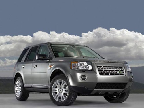 Новый Freelander уже не выглядит чужеродным в модельном ряду Land Rover, его внешность выполнена в…