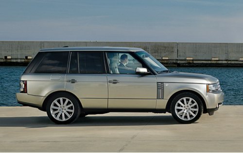 Внутри — слегка измененные передняя панель и центральная консоль, новые руль и комбинация приборов,…