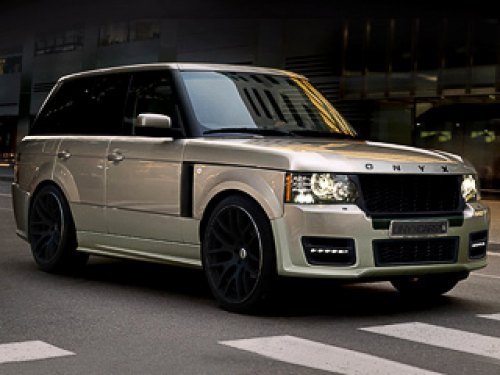 Передний бампер улучшенного Рейндж Ровера ирландцы украсили модными нынче диодами «дневного света».