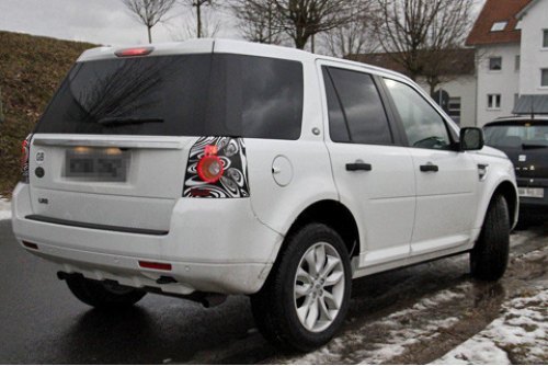 В 2010 году англичане обновили паркетники Freelander 2. Тогда автомобили внешне изменились…