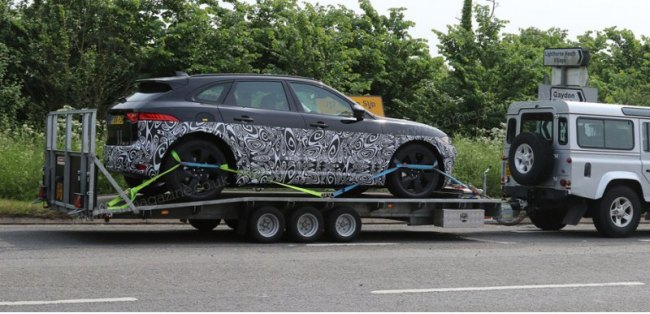 Между тем на тесты вышел «мул» кроссовера Jaguar J-Pace (2019 год). Увеличенная база (обратите…