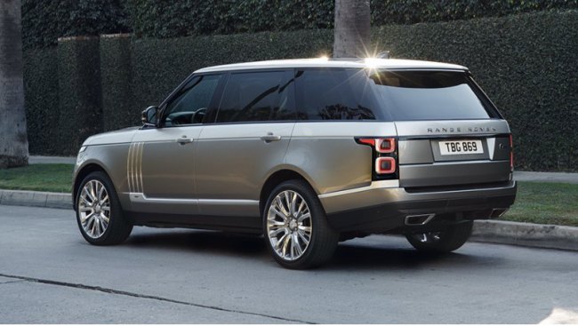 На Range Rover SVAutobiography ставят только колеса диаметром 21 и 22 дюйма. Опционально доступна…
