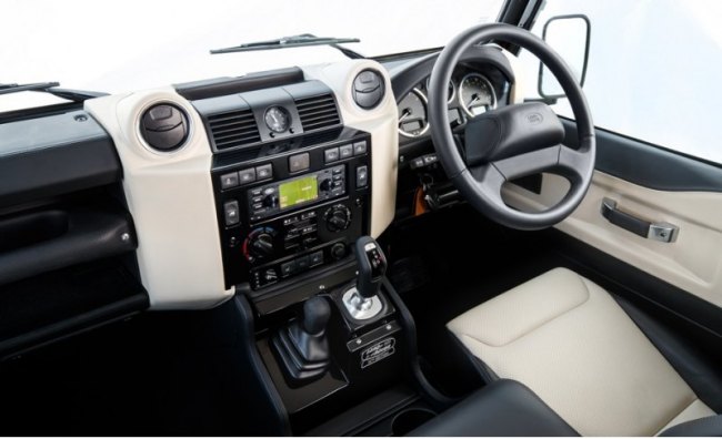 В салоне специальной серии появилась кожа Windsor Leather на приборке, дверях и потолке, спортивные…