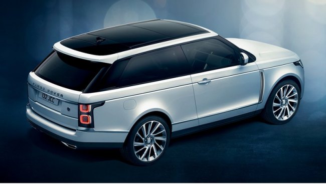 По сравнению с пятидверным донором у модели Range Rover SV Coupe клиренс занижен на восемь…