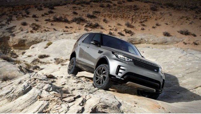 Раньше для подобных опытов использовался Range Rover Sport. Нынче к нему присоединился Land Rover…