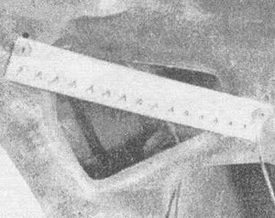 Хороший пример молдинга, закрывающего канал для водостока. Снимите зажим, затем снимите отделку из…