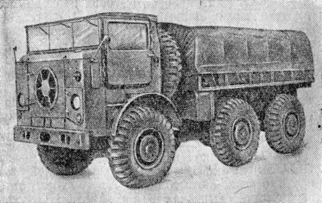 Фиг. 134. Трехосный автомобиль Т-51