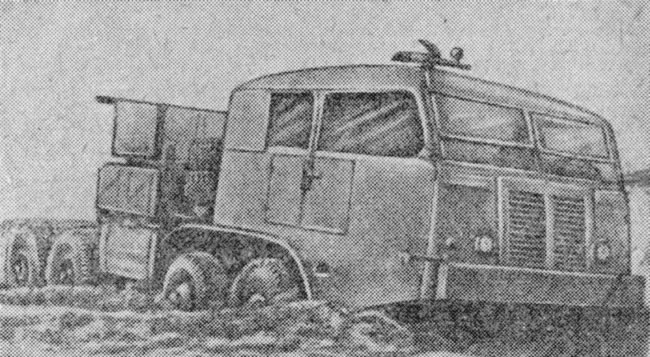 Фиг. 138. Четырехосный тягач Т-12 (Франция)