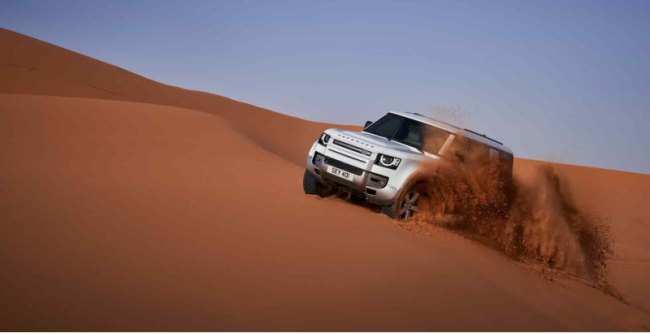 Как и предполагалось изначально, Defender 130 разделит большую часть кузовных панелей с остальной…