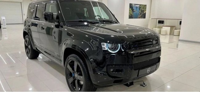 Редкий внедорожник Land Rover Defender Bond Edition дилер продает в России за 20 млн рублей
