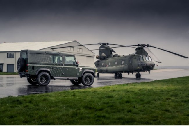 Обширная работа также была проделана в интерьере Land Rover, где установлены гоночные сидения из…