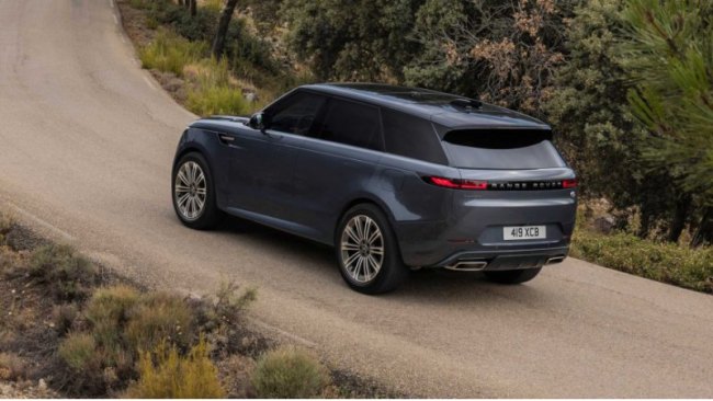 Внедорожник также предлагает очень высокую производительность. Он базируется на топовом в линейке…