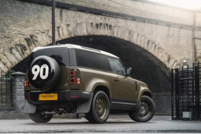 Kahn Automobiles выставила на продажу свою первую модель Defender Heritage Remastered на своем…