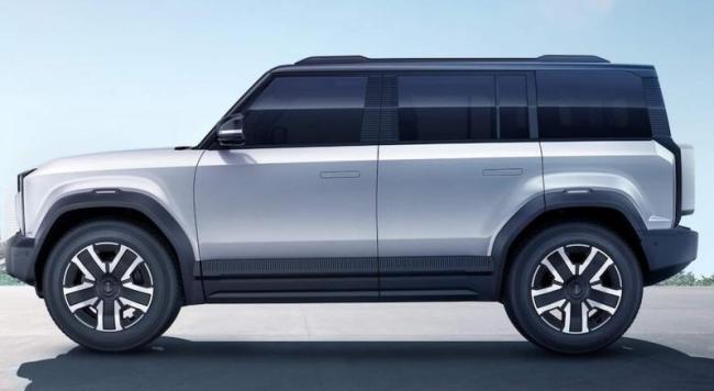 В Китае создали аналог Land Rover Defender. Он почти в 4 раза дешевле оригинала и уже продается в…