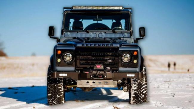 Старый и ржавый Land Rover Defender превратили в современного «проходимца»