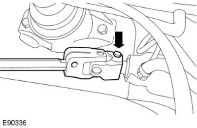 Отстранете болта на долния вал на кормилната колона.