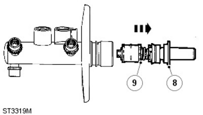 9. Отстранете модула на основното бутало от главния цилиндър.