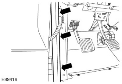 7. Освободете уплътнението на предната врата.