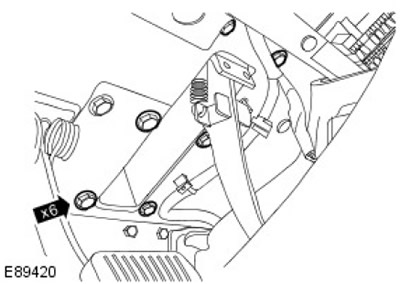 11. Отстранете педала на спирачката и скобата. Отстранете 6 болта.