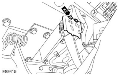 2. Затегнете (момент на затягане 9 Nm).