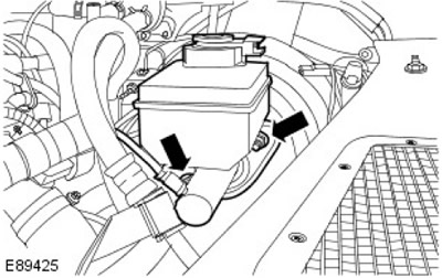 5. Свалете главния спирачен цилиндър. Отстранете 2 гайки.