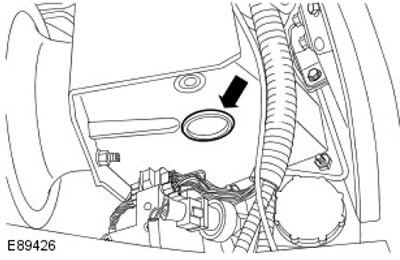 Отстранете 2-те о-пръстена от корпуса на педала на спирачката.