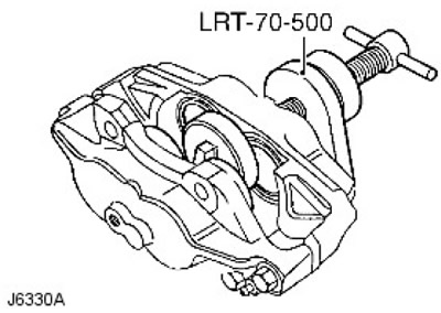 6. Почистете откритите части на буталата с нова спирачна течност. Избършете всички остатъци с кърпа…
