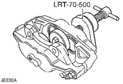 7. С помощта на буталната скоба LRT-70-500 натиснете всяко бутало обратно в цилиндъра му. Уверете…