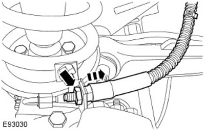 7. Освободете левия преден спирачен маркуч. Развийте гайката.