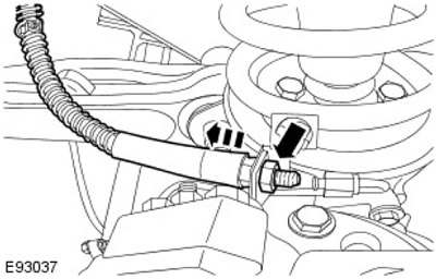 13. Освободете десния преден спирачен маркуч. Развийте гайката.