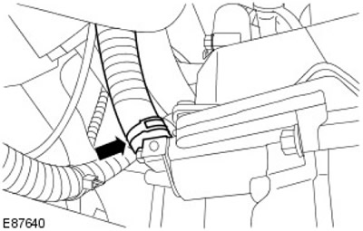 9. Свържете маркуча за охлаждащата течност на термостата на охладителя на маслото.