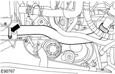 5. Откачете изходния маркуч на охладителя на зареждащия въздух.