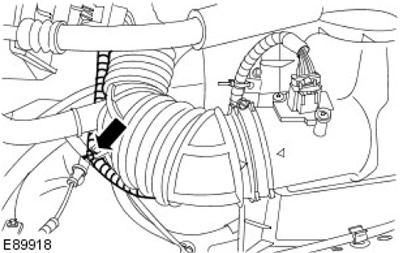 2. Изключете кабелния сноп на сензора за масов въздушен поток (MAF).