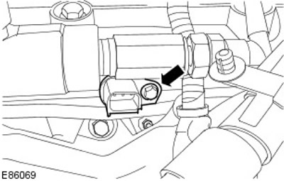 Поставете отново елементите в обратен ред. Стегнете (момент на затягане 9 Nm).