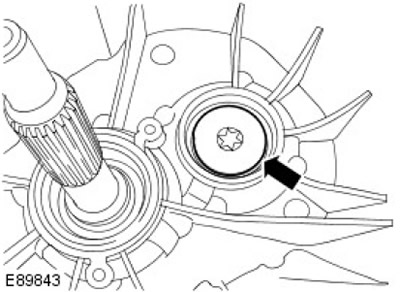 Отстранете болта на междинния вал.