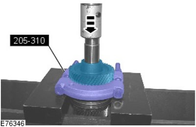 46. С помощта на специален инструмент извадете 6-та предавка от междинния вал.