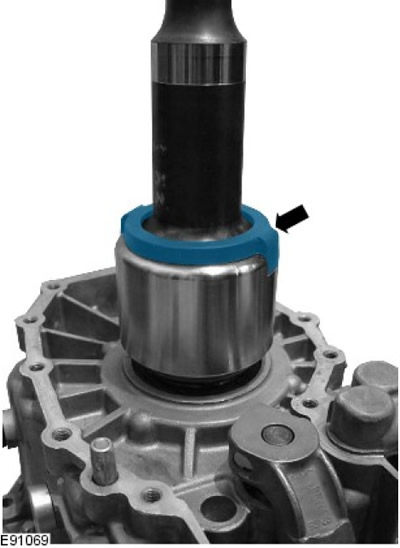 3. Монтирайте удължителния вал на трансмисията. Поставете уплътнението.