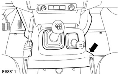 5. Отстранете постелката от капака на трансмисията.
