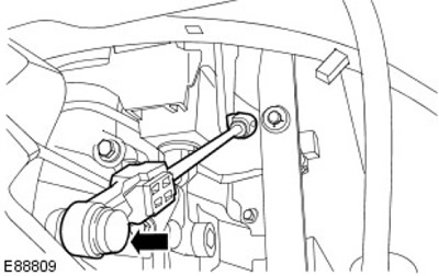 12. Разкачете пръта за превключване на висок/нисък диапазон. За да освободите инсталираните части,…