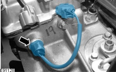 3. Отстранете превключвателя на индикатора за нисък диапазон на трансферната кутия. Отстранете и…