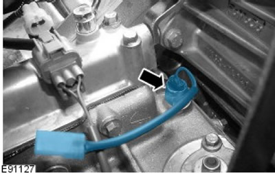 Стегнете (момент на затягане 24 Nm).