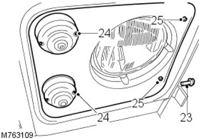 25. Отстранете двата винта, закрепващи декоративния панел на фаровете към калника и свалете…