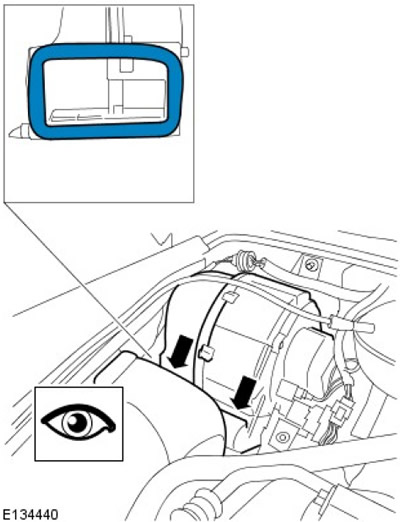 ЗАБЕЛЕЖКА: За да монтирате крилото, то трябва да се спусне на място по дължината на лицевата страна…