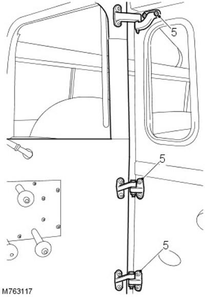 5. Обадете се на асистент и заедно развийте 6-те винта, закрепващи пантите на задната врата към…