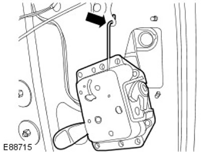 4. Отстранете ключалката на задната врата. Разкачете скобата на задната врата от свързващата връзка.