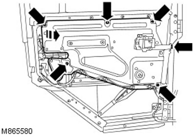 6. Разхлабете останалите болтове и гайката, преместете опорния панел далеч от вратата и го задръжте…