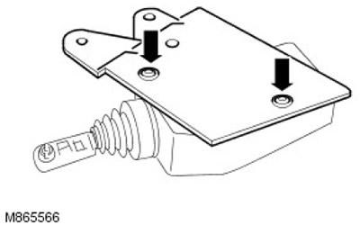 6. Отстранете 2-те винта, закрепващи мотора за заключване на задната врата към опорната скоба.