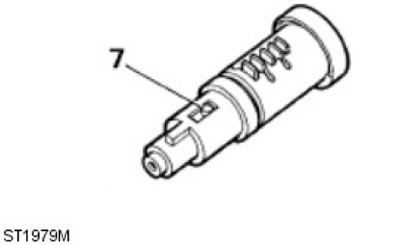 7. За да извадите цилиндъра от пластмасовата монтажна втулка, натиснете бутона с пружина и…