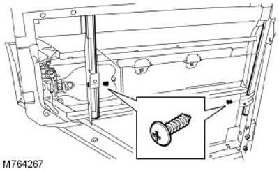 5. Отстранете винта от всеки стъклен канал.