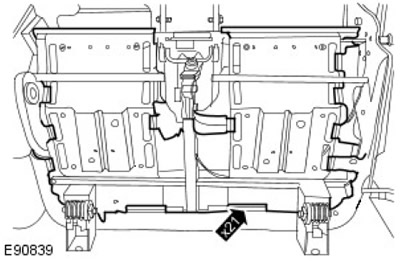 5. Свалете възглавницата на задната седалка. Освободете 21 скоби.